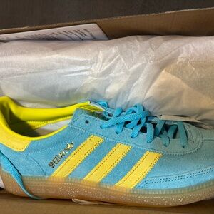 adidas Handball Spezial W in Blue & Yellow
